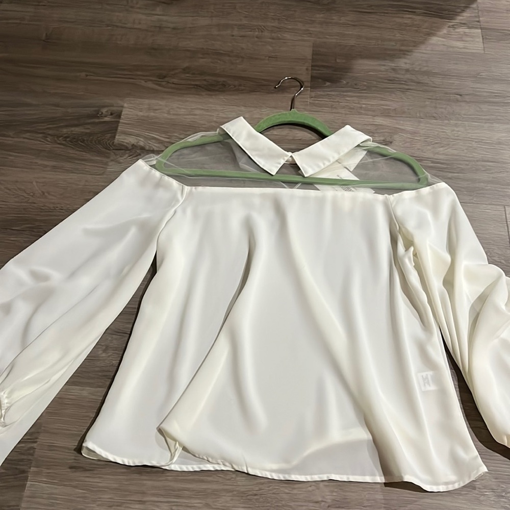 NWT🙌🏻💓 thin long sleeve Blouse with collar!